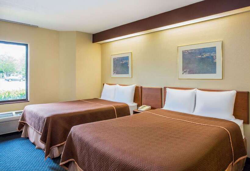 בית מלון כפרי Travelodge By Wyndham Fort Myers Airport