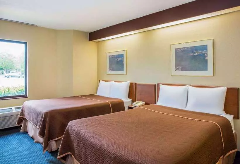 호텔 Travelodge By Wyndham Fort Myers Airport