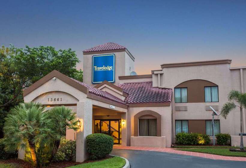 בית מלון כפרי Travelodge By Wyndham Fort Myers Airport