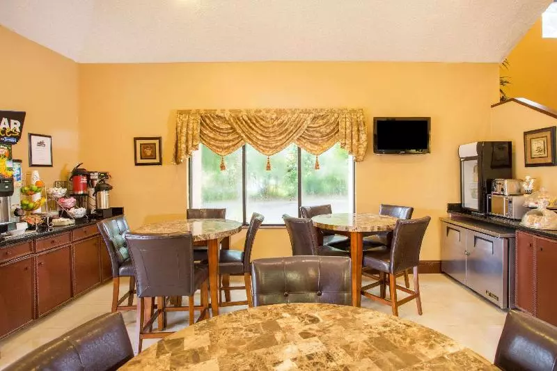 호텔 Travelodge By Wyndham Fort Myers Airport