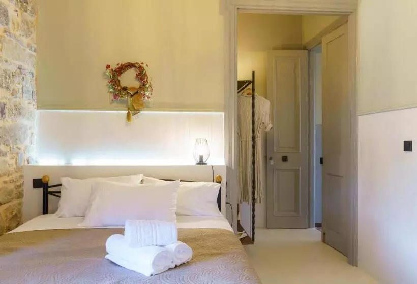 فندق Voulamandis House