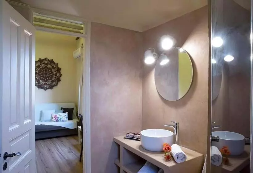 فندق Voulamandis House