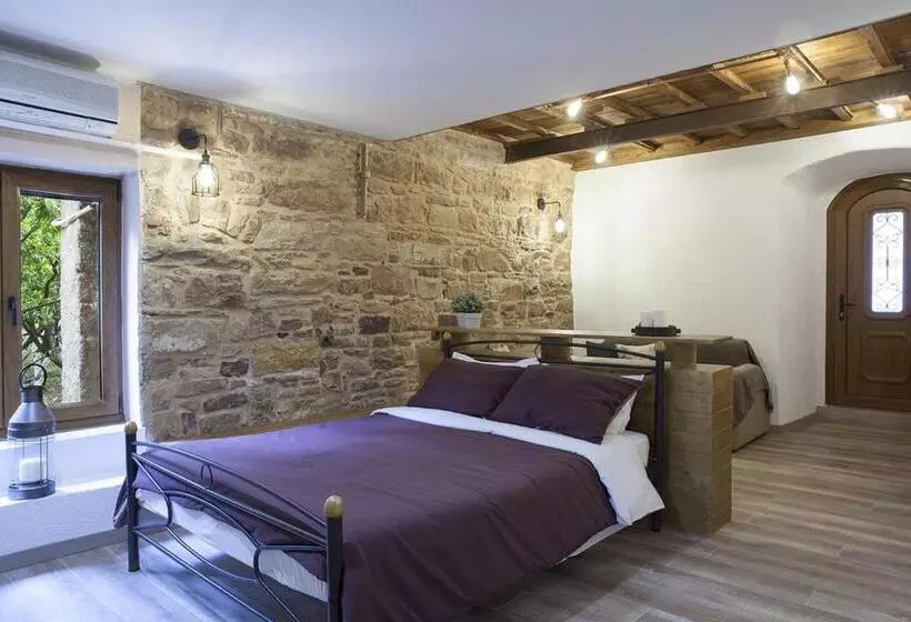 فندق Voulamandis House