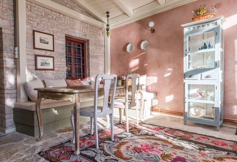 Primoula Country Hotel & Spa