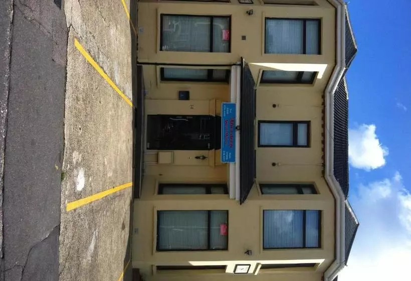 Hostal Aberdeen Guest House