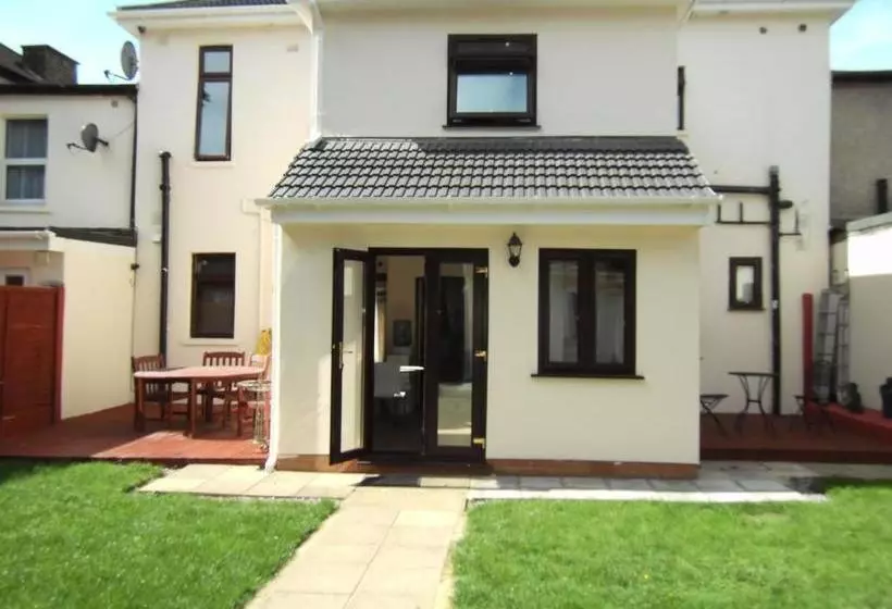 Hostal Aberdeen Guest House