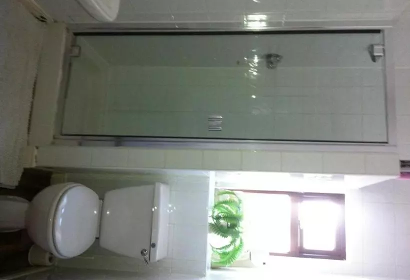 Hostal Aberdeen Guest House