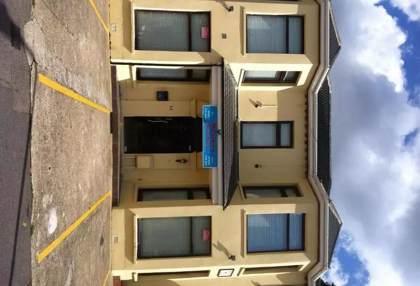 Hostal Aberdeen Guest House