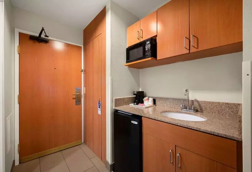 호텔 Comfort Inn & Suites