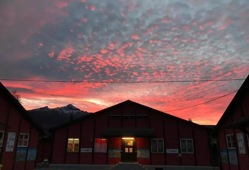 Hotelli Downtown Lodge Hostel - Unique Simple Central