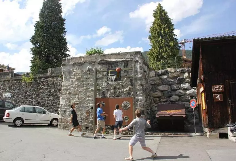 Hotelli Downtown Lodge Hostel - Unique Simple Central