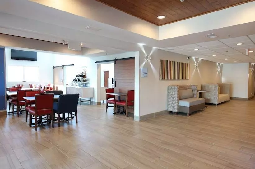 Holiday Inn Express Hotel & Suites Cincinnati Southeast Newport, An Ihg