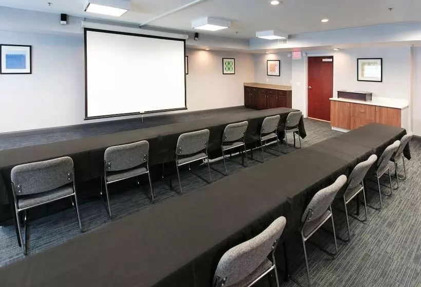 Holiday Inn Express Hotel & Suites Cincinnati Southeast Newport, An Ihg