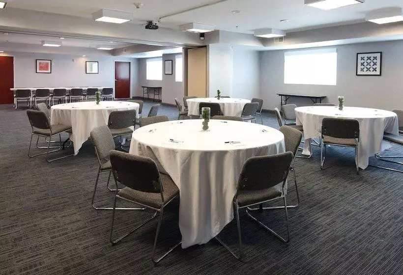 Holiday Inn Express Hotel & Suites Cincinnati Southeast Newport, An Ihg