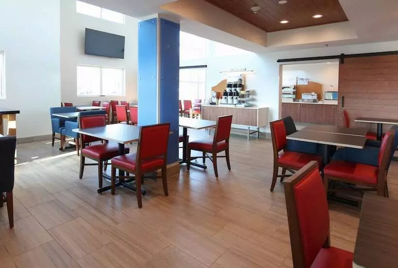 Holiday Inn Express Hotel & Suites Cincinnati Southeast Newport, An Ihg