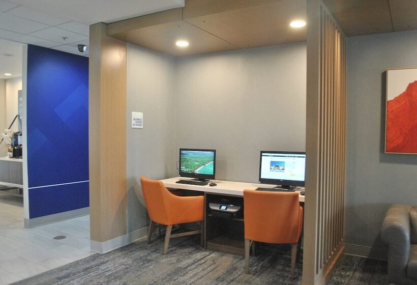 Holiday Inn Express Hotel & Suites Dover, An Ihg