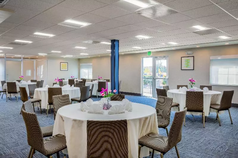 Holiday Inn Express Hotel & Suites Oroville Lake By Ihg