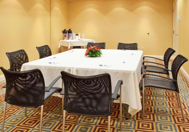 Holiday Inn Express Hotel & Suites Santa Cruz, An Ihg