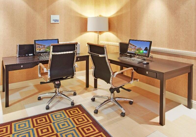 Holiday Inn Express Hotel & Suites Santa Cruz, An Ihg