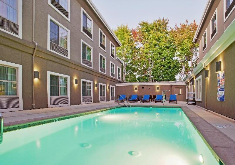 Holiday Inn Express Hotel & Suites Santa Cruz, An Ihg