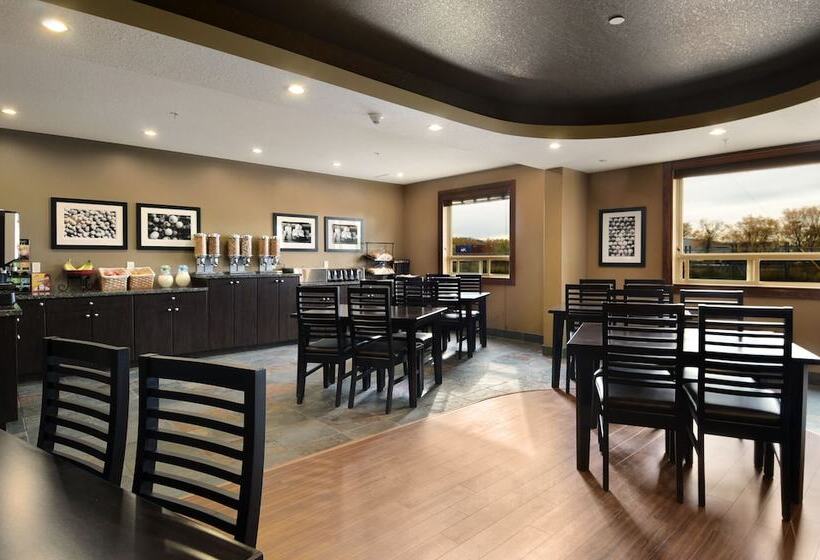 Отель Ramada By Wyndham Cold Lake