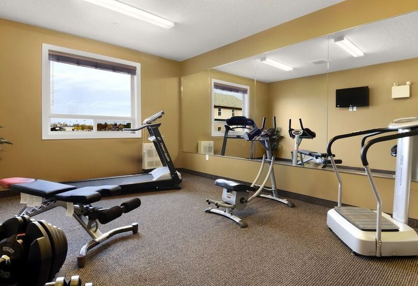 Отель Ramada By Wyndham Cold Lake