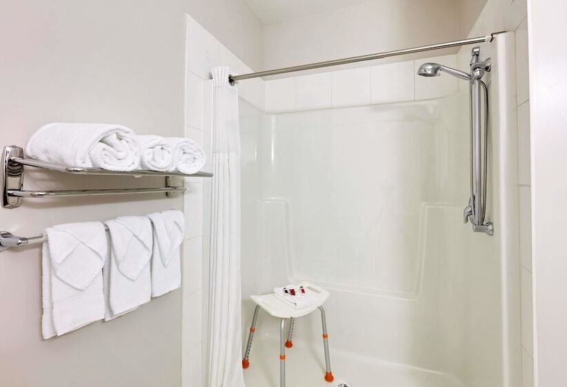 Отель Ramada By Wyndham Cold Lake