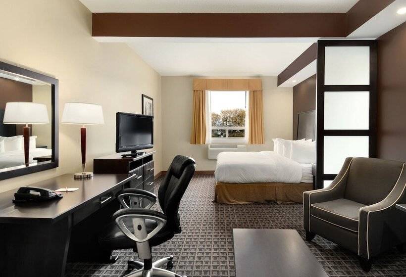 Отель Ramada By Wyndham Cold Lake