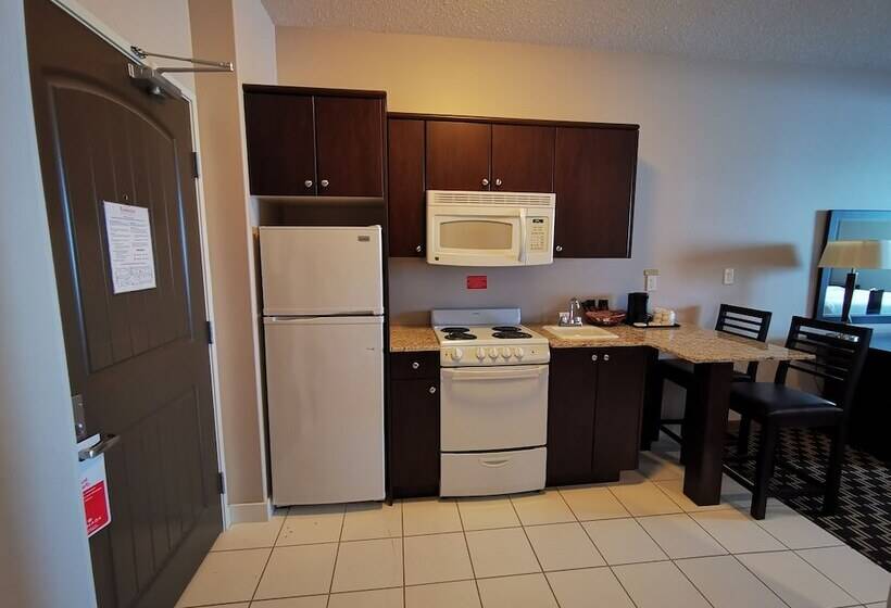 Отель Ramada By Wyndham Cold Lake