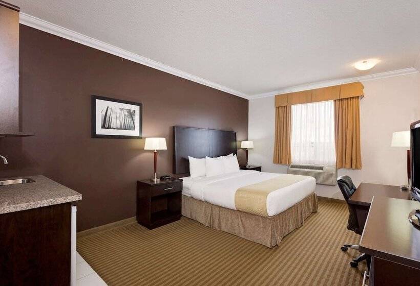 Отель Ramada By Wyndham Cold Lake