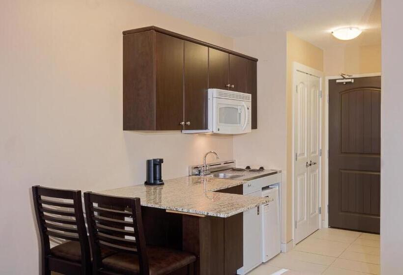 Отель Ramada By Wyndham Cold Lake