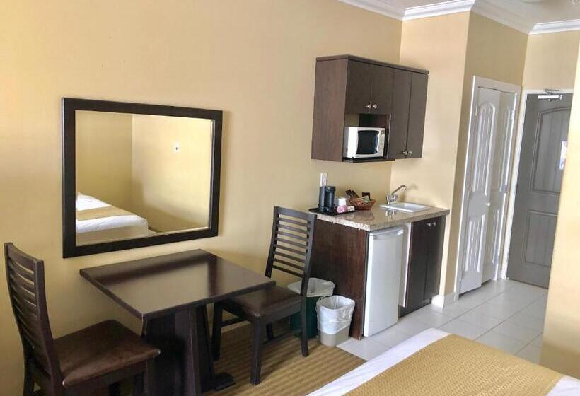 Отель Ramada By Wyndham Cold Lake