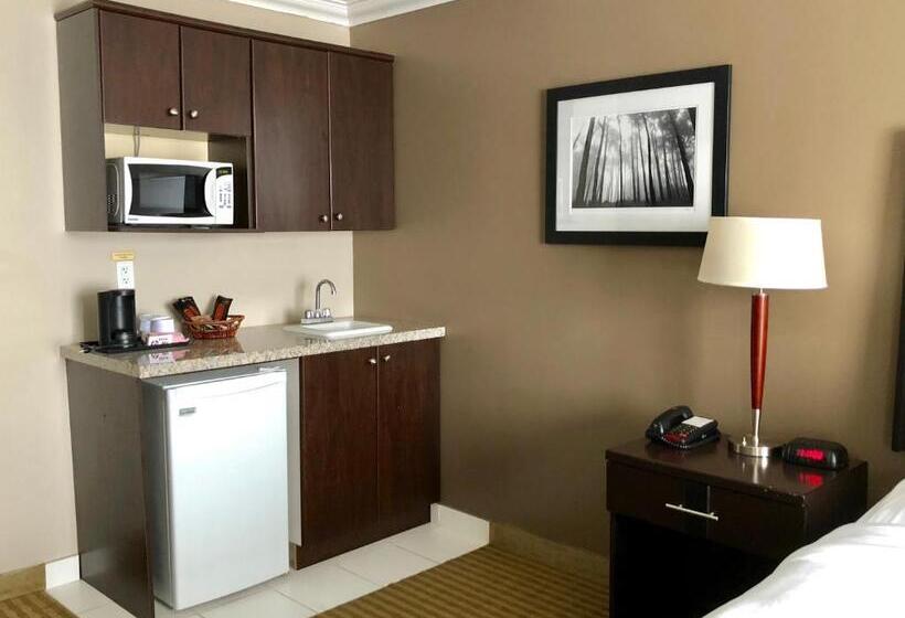 Отель Ramada By Wyndham Cold Lake