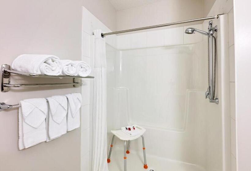 Отель Ramada By Wyndham Cold Lake