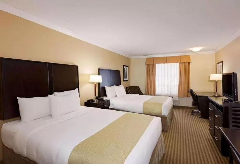 ホテル Ramada By Wyndham Cold Lake