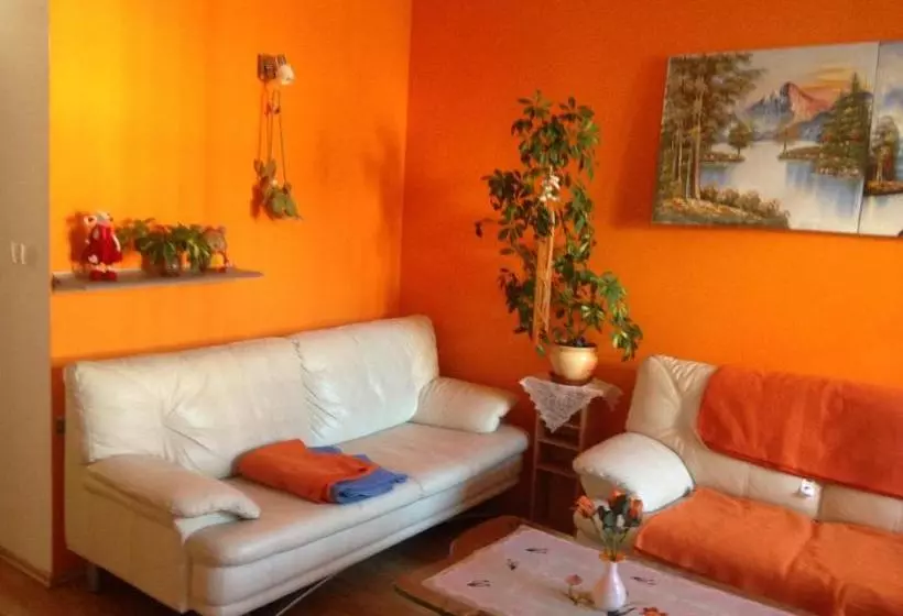 Nueva Fiesta Apartment