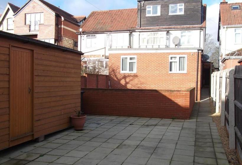 پانسیون Kirkwood House