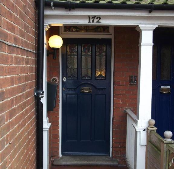 پانسیون Kirkwood House