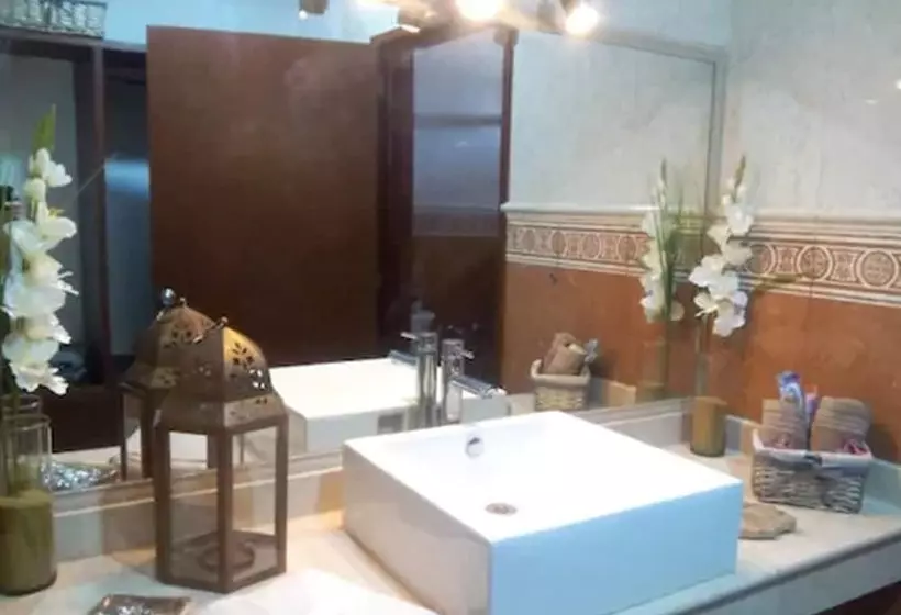 هتل Boutique Casa Mazejuwi