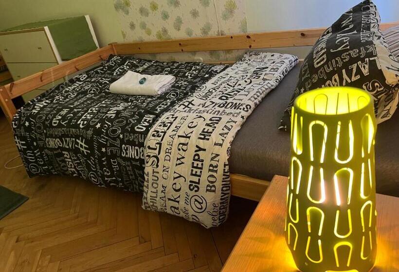 Hostal Jazzy Vibes Parliament Rooms And Ensuites