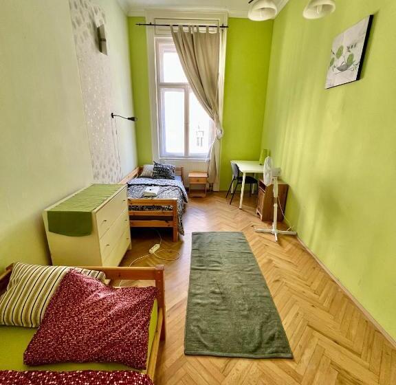 Hostal Jazzy Vibes Parliament Rooms And Ensuites