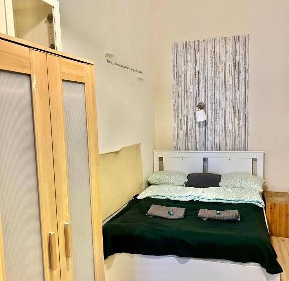 Hostal Jazzy Vibes Parliament Rooms And Ensuites