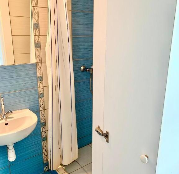 Hostal Jazzy Vibes Parliament Rooms And Ensuites