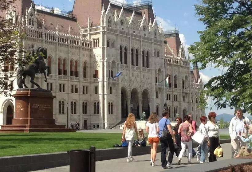 Gästgiveri Jazzy Vibes Parliament Rooms And Ensuites