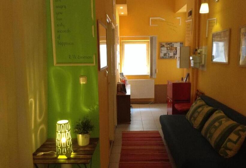 Hostal Jazzy Vibes Parliament Rooms And Ensuites