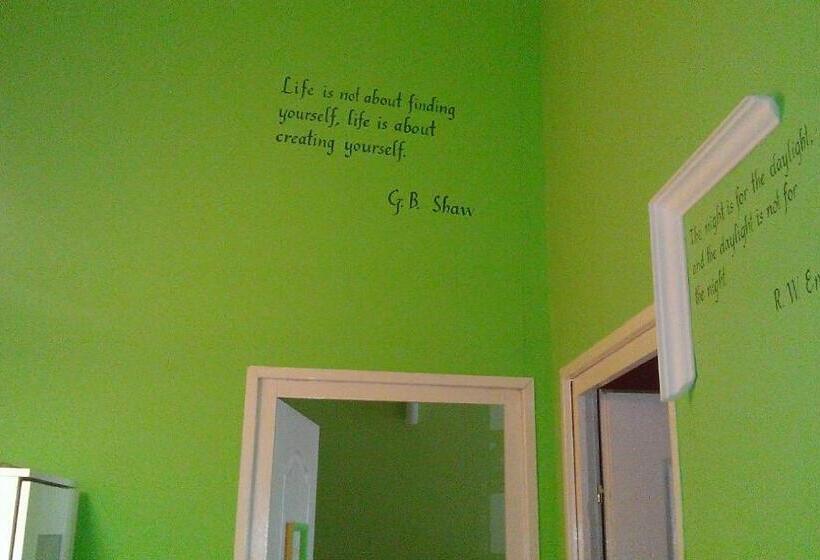 Hostal Jazzy Vibes Parliament Rooms And Ensuites