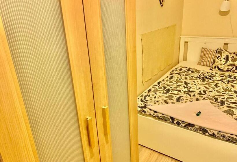 Hostal Jazzy Vibes Parliament Rooms And Ensuites