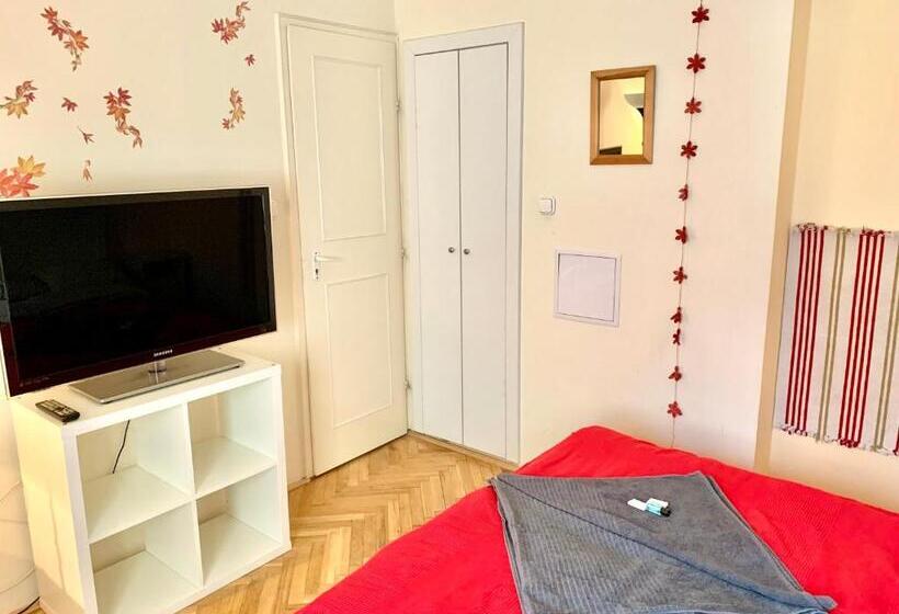 Hostal Jazzy Vibes Parliament Rooms And Ensuites