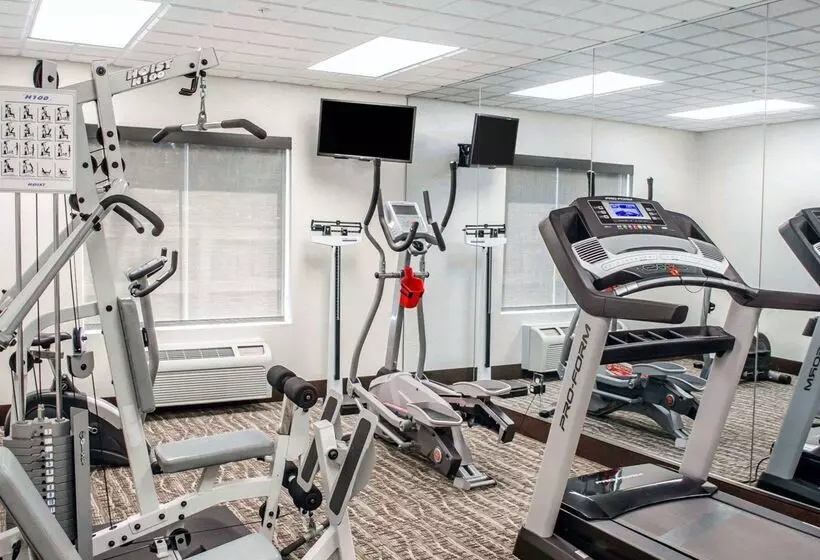 호텔 Comfort Inn & Suites