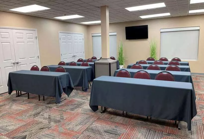 호텔 Comfort Inn & Suites